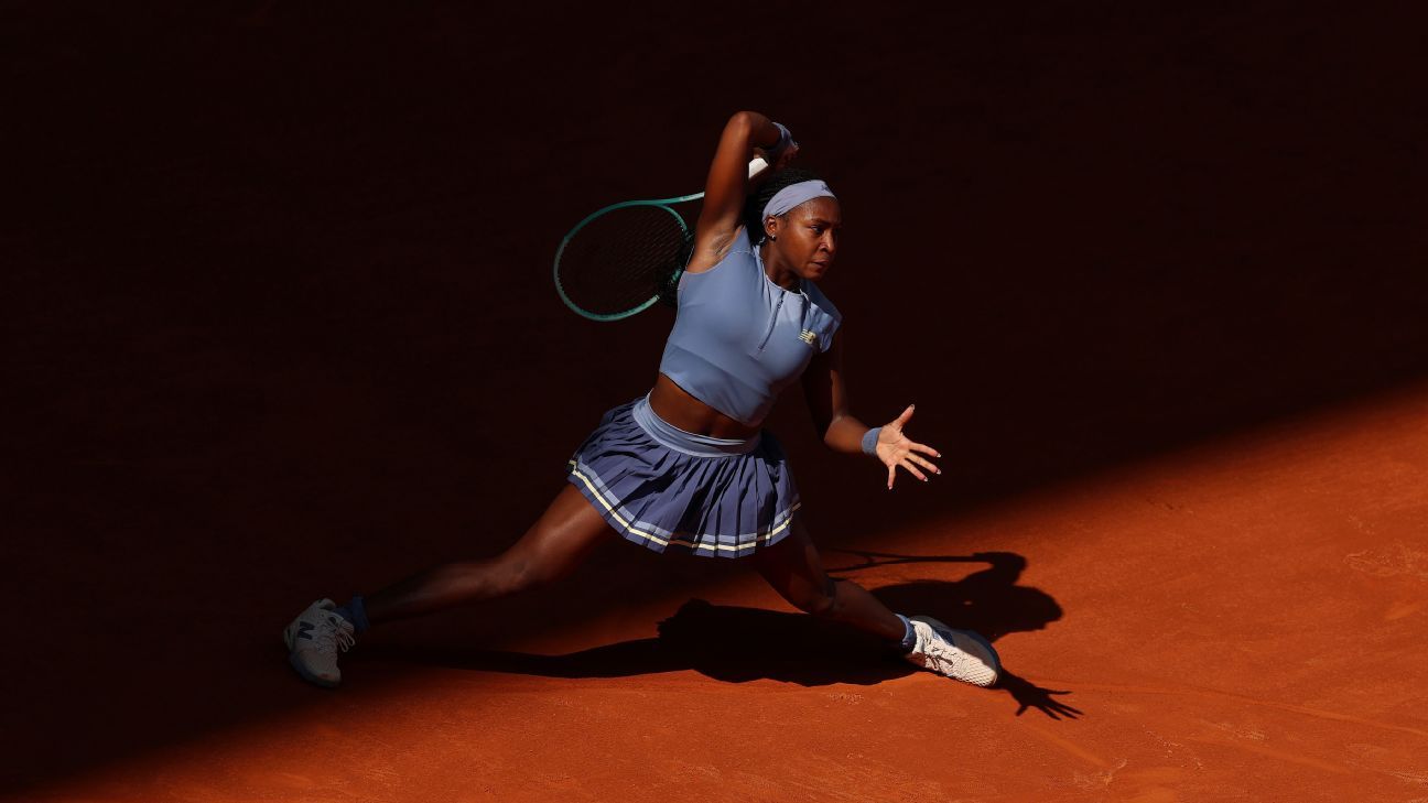 Gauff Dominates Swiatek: Aggressive Win