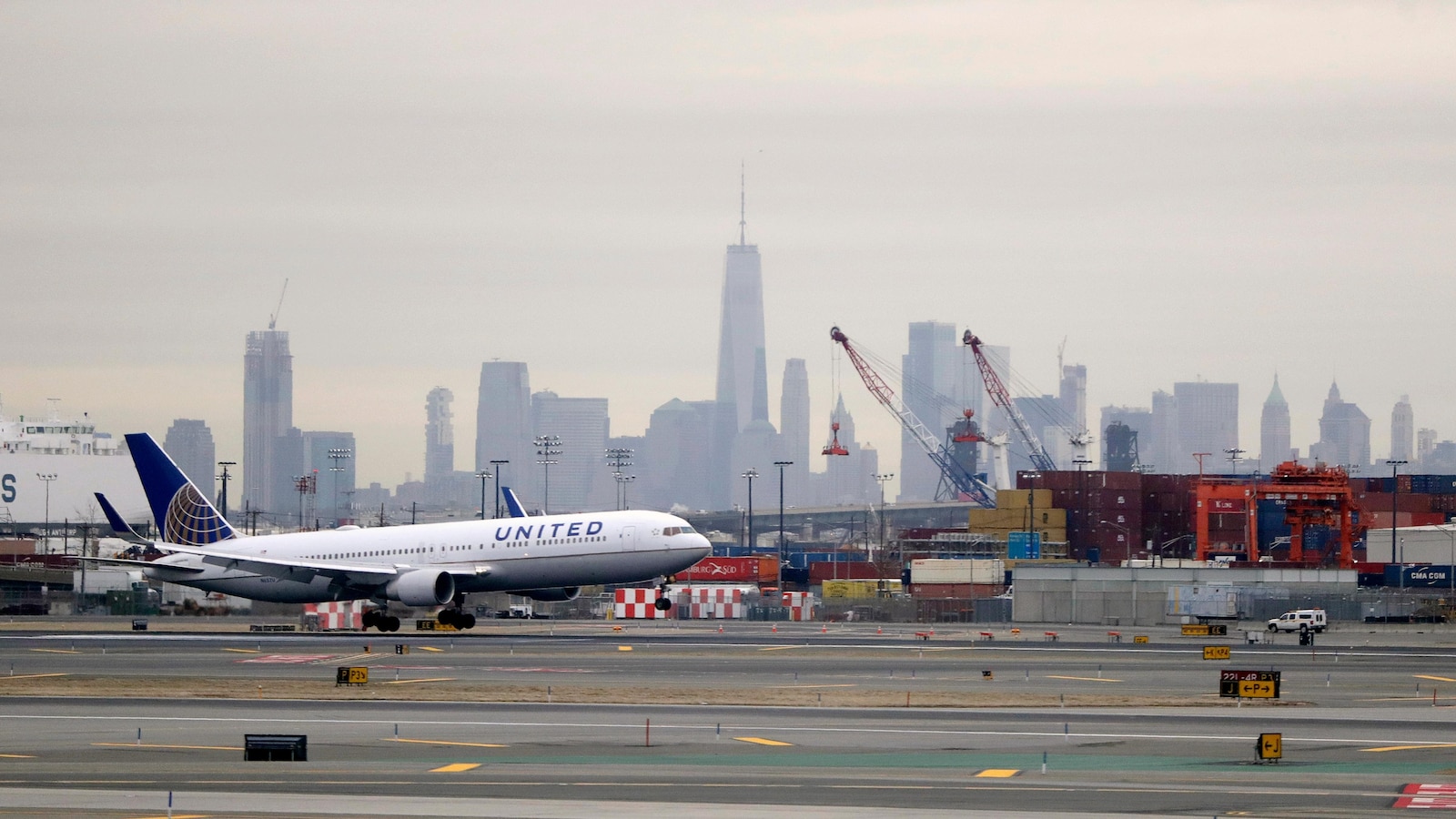 United Airlines Newark Cuts: 35 Flights Reduced